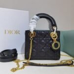 17 cm x 14 cm x 7 cm