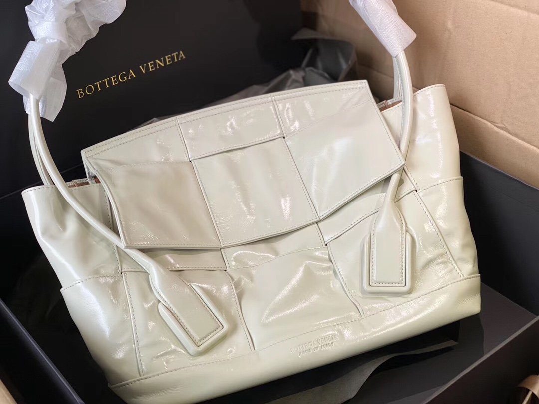 Bottega Veneta Arco Small Leather Tote Bag White 10