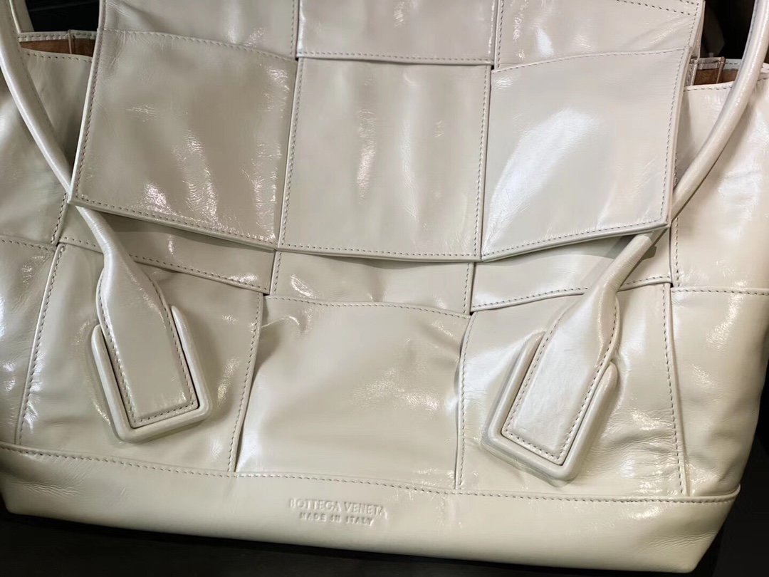 Bottega Veneta Arco Small Leather Tote Bag White 11