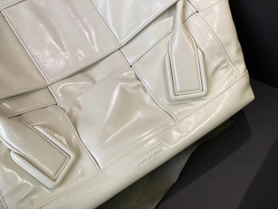 Bottega Veneta Arco Small Leather Tote Bag White 14