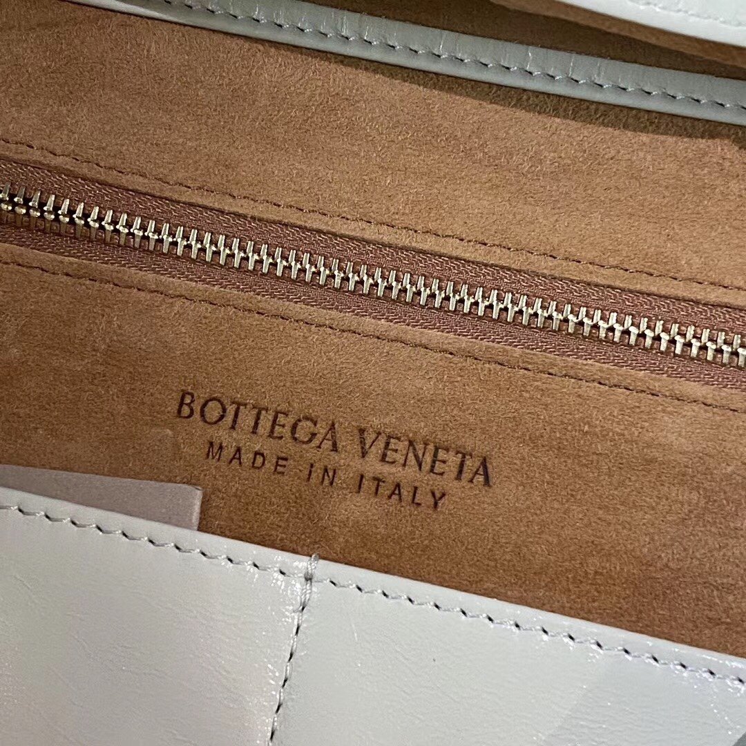 Bottega Veneta Arco Small Leather Tote Bag White 15