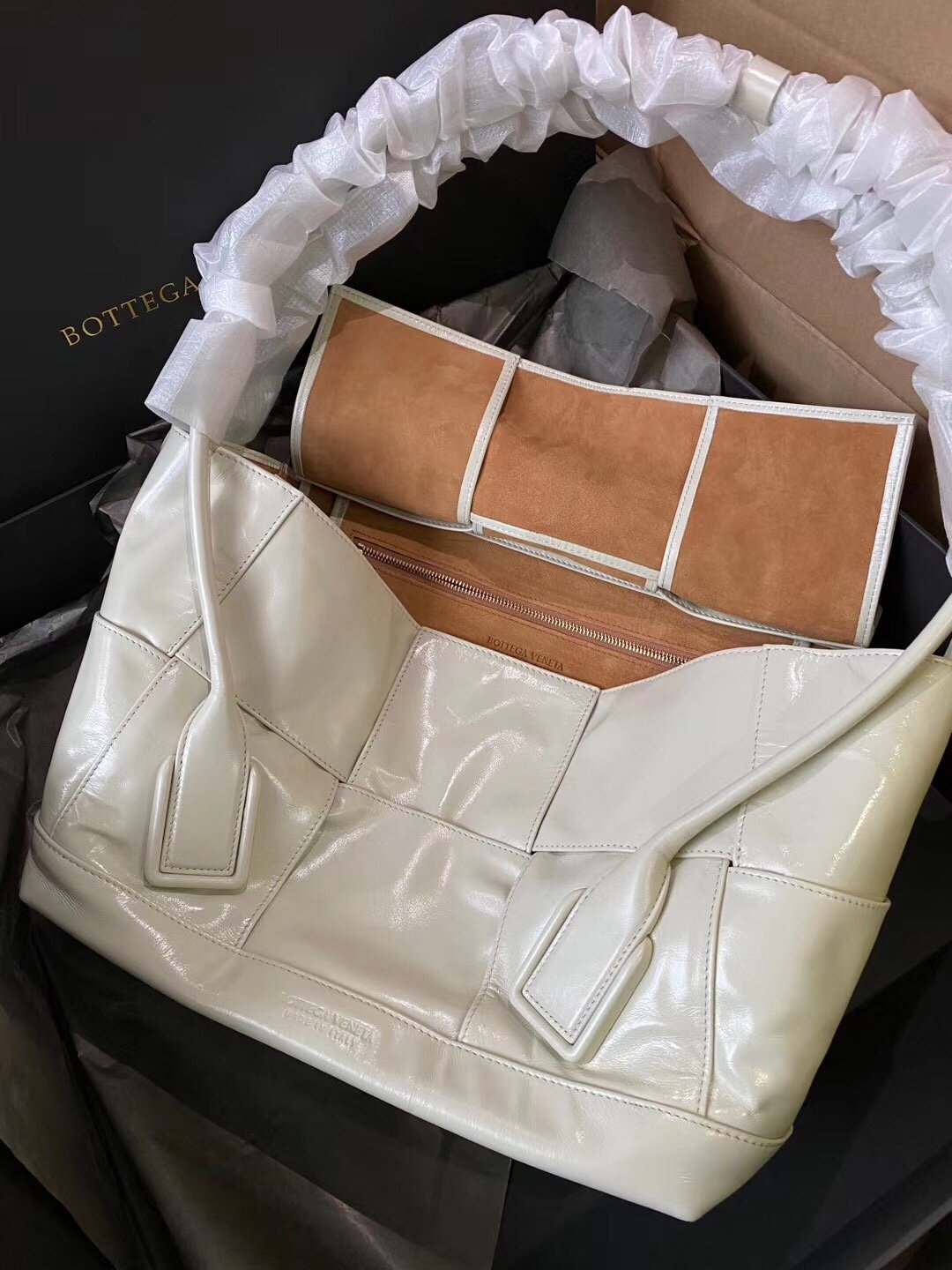 Bottega Veneta Arco Small Leather Tote Bag White 17