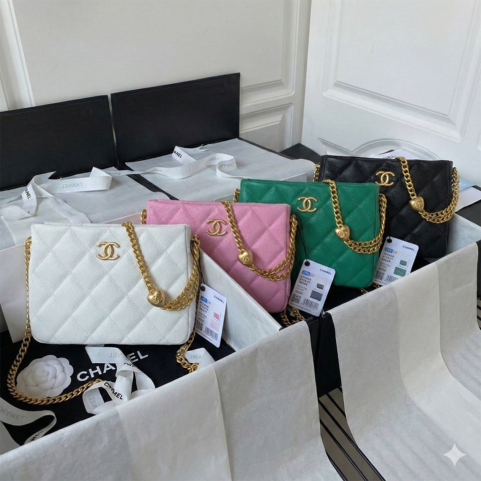 CHANEL 23P Heart Ball Hobo Bag 20cm Multiple Colors 37