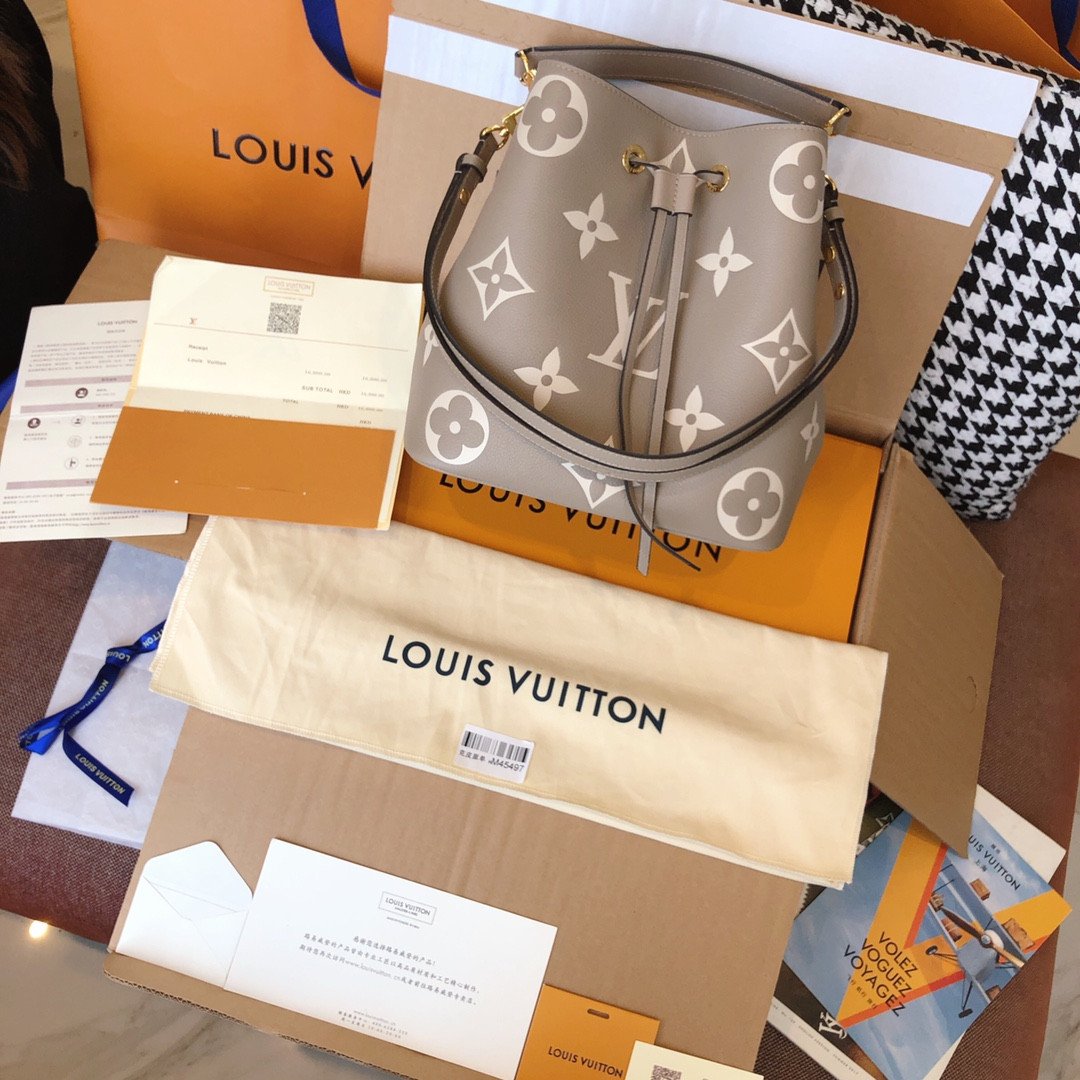 Louis Vuitton NéoNoé Bucket Bag 26cm Dove Grey Giant Monogram 1