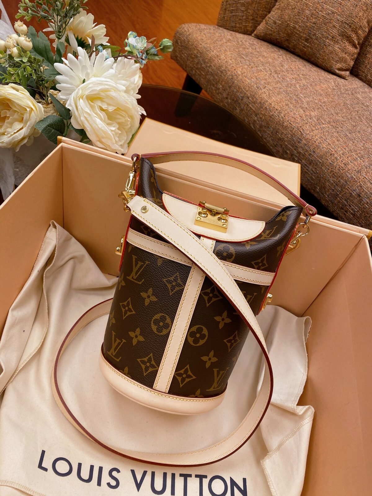 Louis Vuitton Duffle Bag 22x23x14cm Classic Monogram Canvas Bucket Bag 1