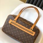 37 cm x 23 cm x 12 cm