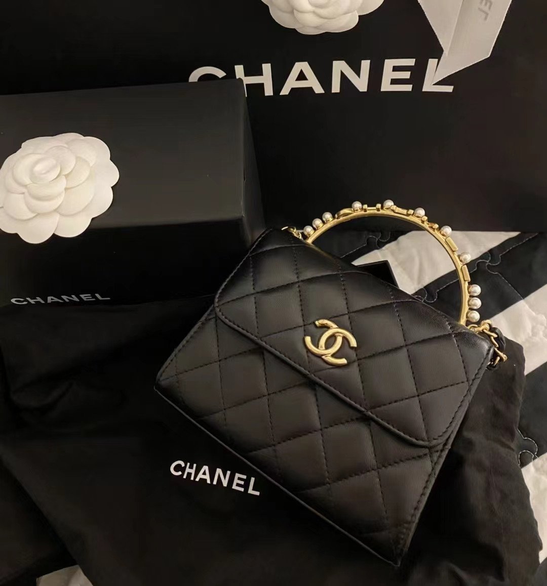 Chanel Black Quilted Lambskin Mini Flap Bag 15cm with Pearl Handle & Vintage Hardware 24