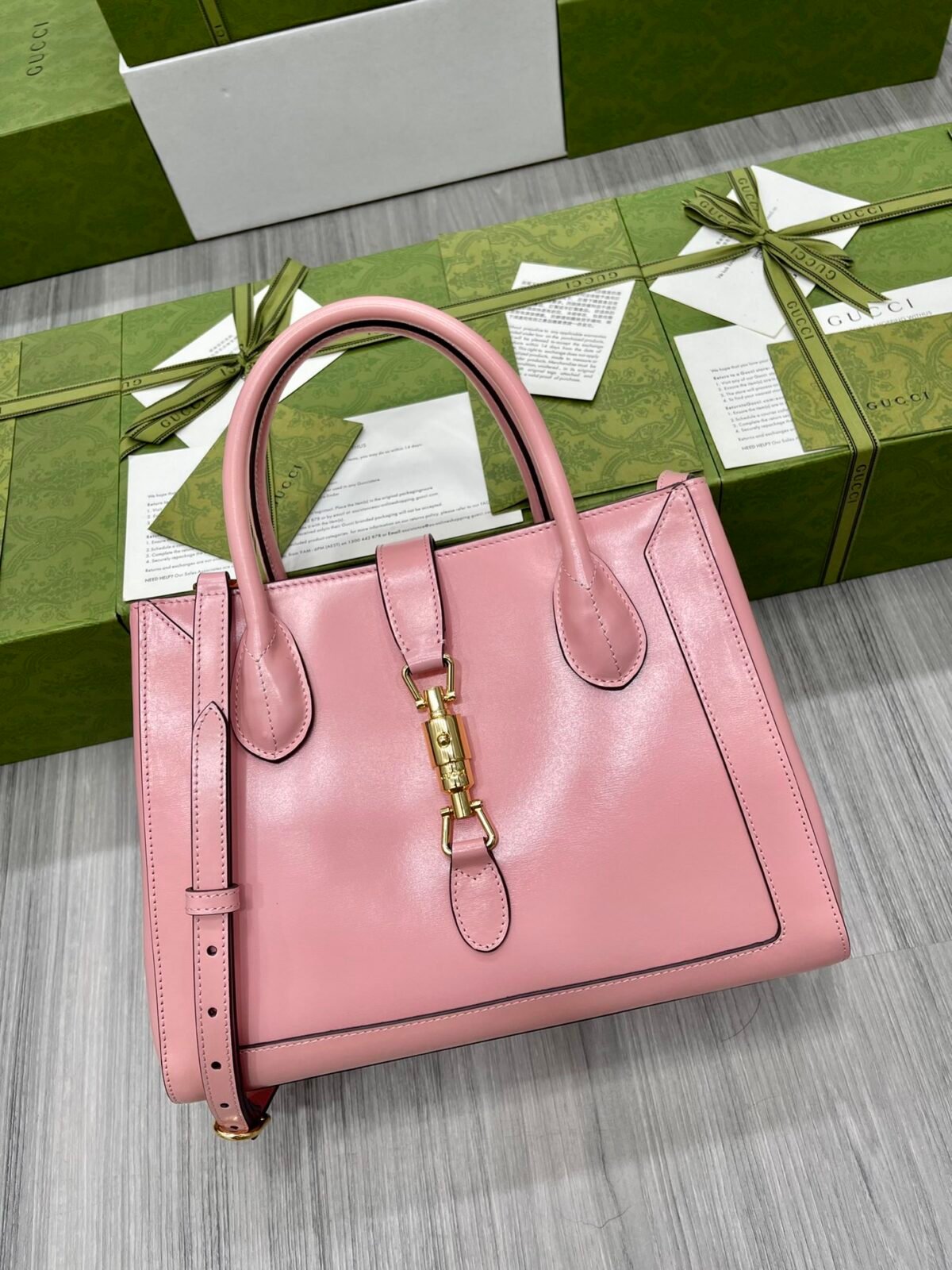 Gucci Jackie 1961 Medium Leather Tote Bag 30cm Signature Piston Closure & Detachable Strap 37