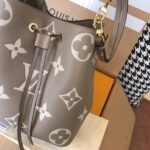 Louis Vuitton NéoNoé Bucket Bag 26cm Dove Grey Giant Monogram 4