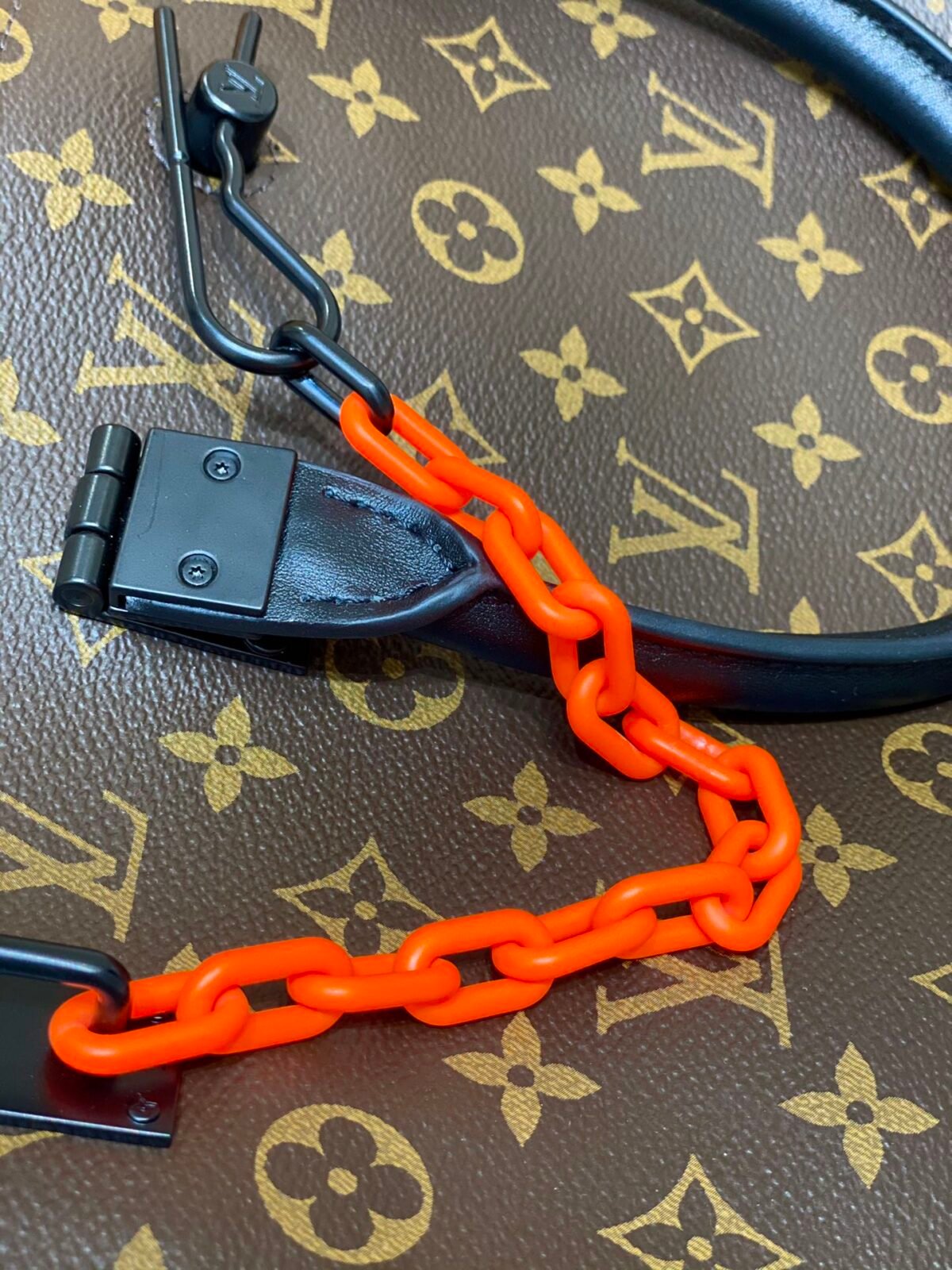 Louis Vuitton Sac Plat Messenger Tote Bag 36cm Virgil Abloh Monogram Canvas with Neon Chain 5