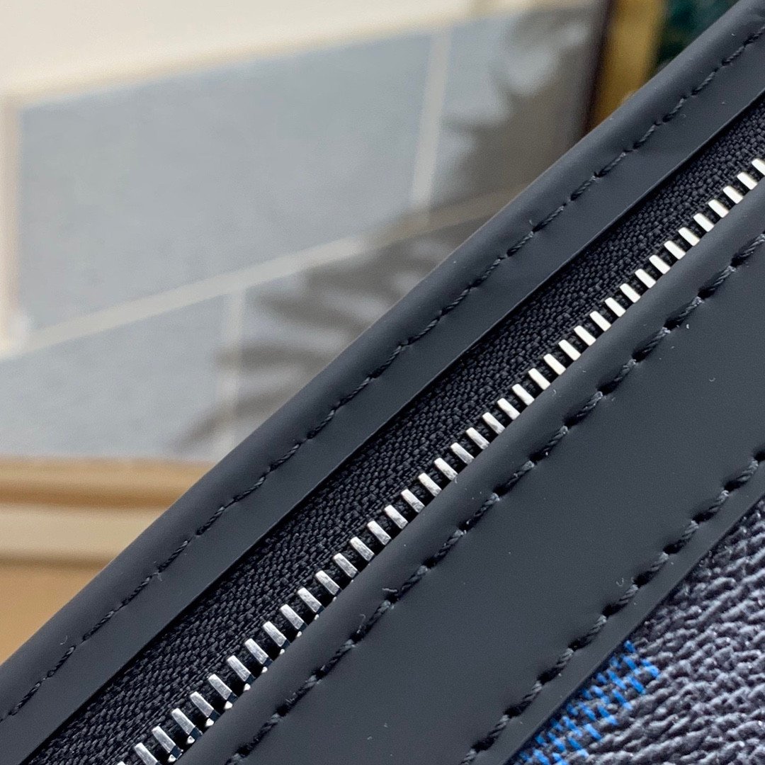 Louis Vuitton Pochette Voyage MM in Damier Graphite Pixel 27cm Limited Edition Blue Mosaic Men’s Travel Pouch & Clutch 5