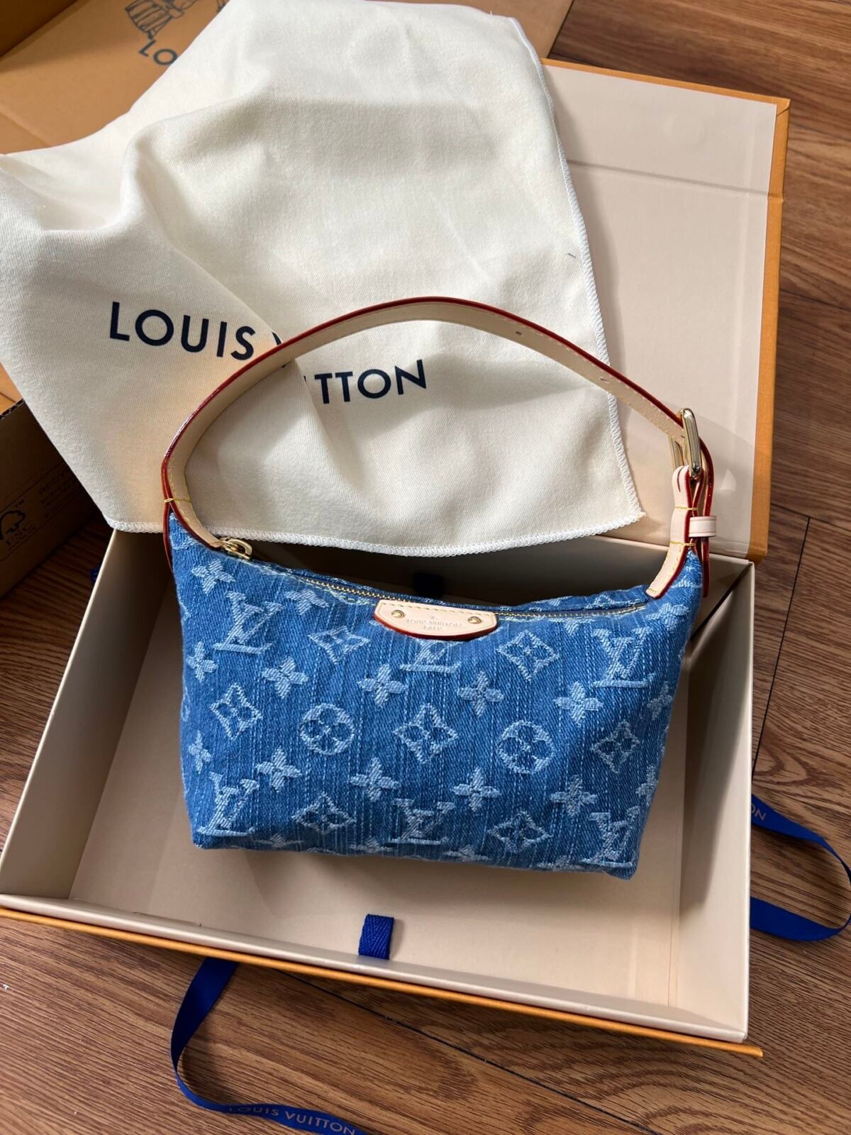 Louis Vuitton Hills Pochette in Monogram Denim Shoulder Bag 18.5cm A Contemporary Icon of Casual Luxury 1