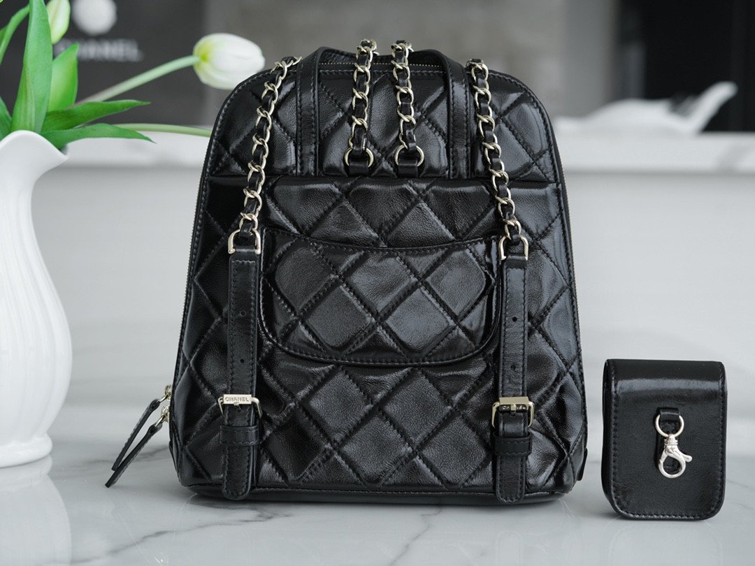 CHANEL 22A Metiers d’Art Collection Glossy Calfskin Backpack with Detachable Mini Pouch Leather Urban Rucksack 11