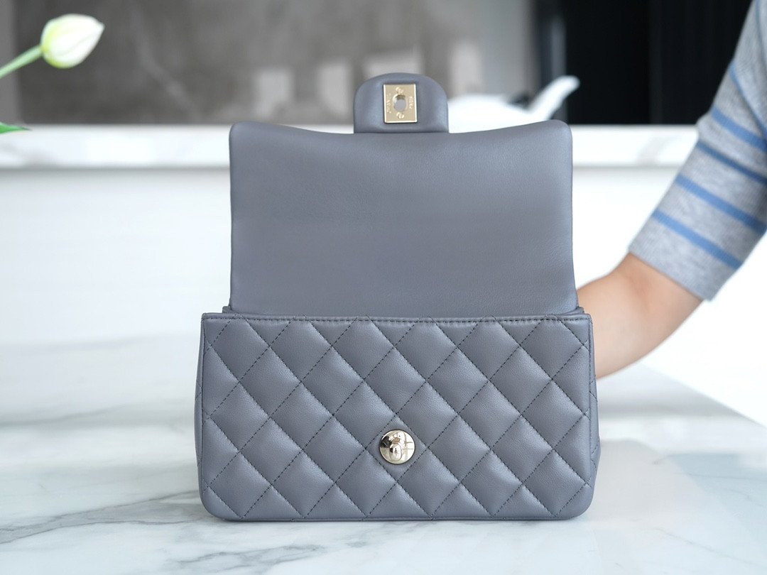 Chanel 23K Autumn/Winter Mini Classic Flap Bag 20cm The “Double C” Top Handle in Premium Quilted Leather 18