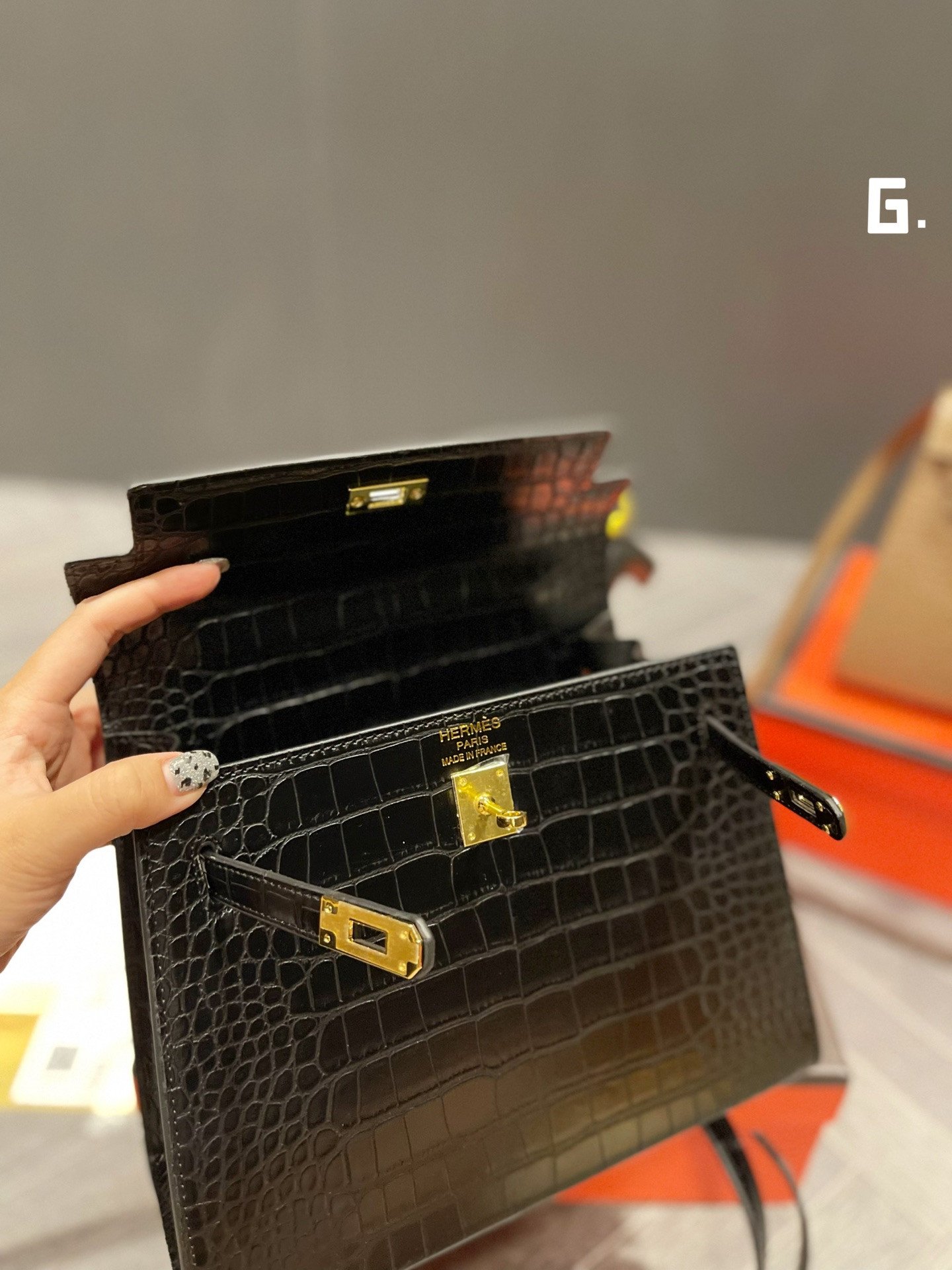 Hermès Croc-Embossed Kelly Style Handbag 25cm Luxury Top-Handle Bag with Signature Charms 18