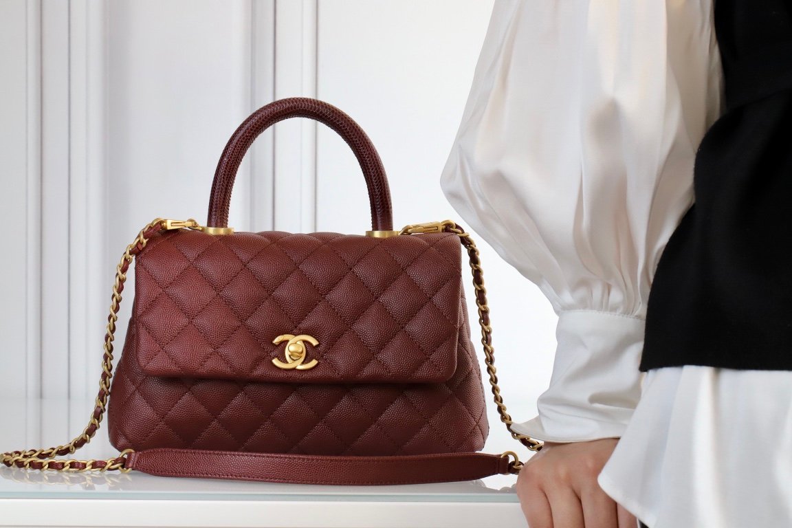 CHANEL Coco Handle Small Flap Bag 24cm in Grained Calfskin Elegant Top Handle Crossbody with Gold-Tone Hardware 19