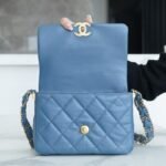 CHANEL 23k Autumn/Winter Collection Wide Strap Quilted Flap Bag 20.5cm 4 Colors 2