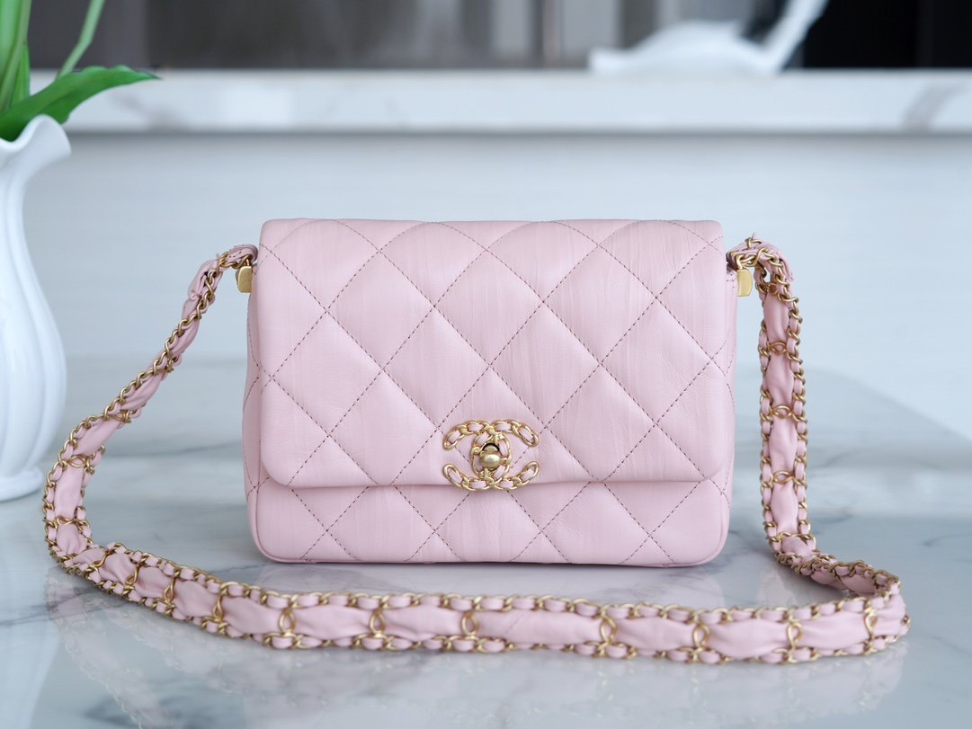 CHANEL 23k Autumn/Winter Collection Wide Strap Quilted Flap Bag 20.5cm 4 Colors 28