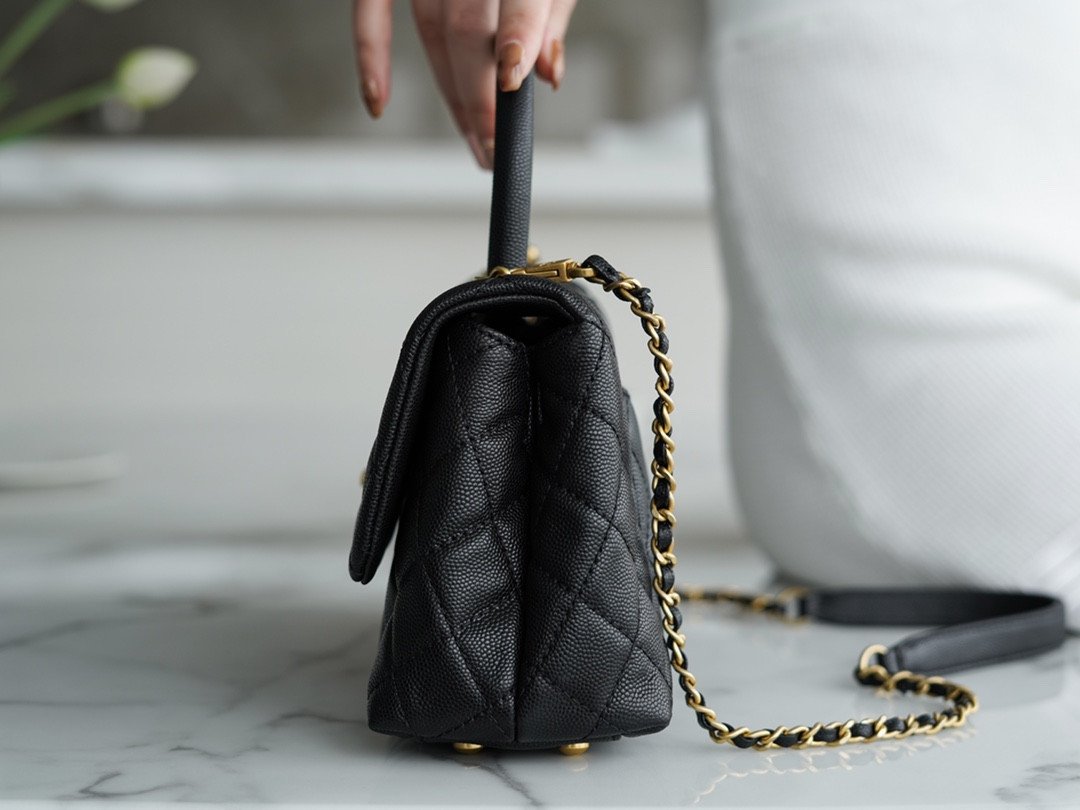 CHANEL Coco Handle Small Flap Bag 24cm in Grained Calfskin Elegant Top Handle Crossbody with Gold-Tone Hardware 3