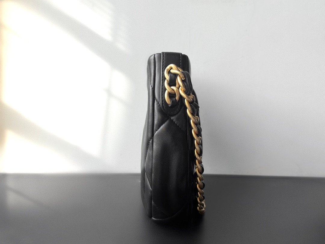 Chanel 24C 19 Hobo Underarm Bag 29cm Black Maxi Quilted Lambskin Half-Moon Crescent Shoulder Bag 3