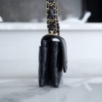 CHANEL 23K Autumn/Winter Collection The Wide Strap Crinkled Calfskin Flap Bag 18cm 4