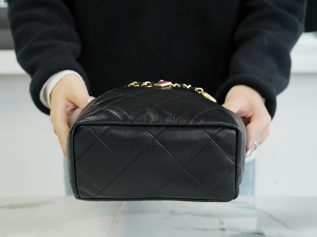 Chanel 23P Mini 22 Bag 17x16x7cm Black Quilted Lambskin with Candy Charms Luxury Crossbody Pouch 5
