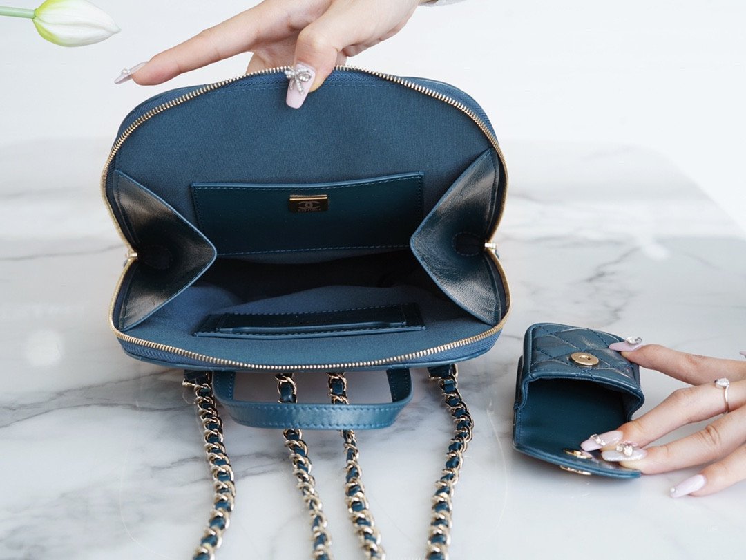 CHANEL 22A Metiers d’Art Collection Glossy Calfskin Backpack with Detachable Mini Pouch Leather Urban Rucksack 5
