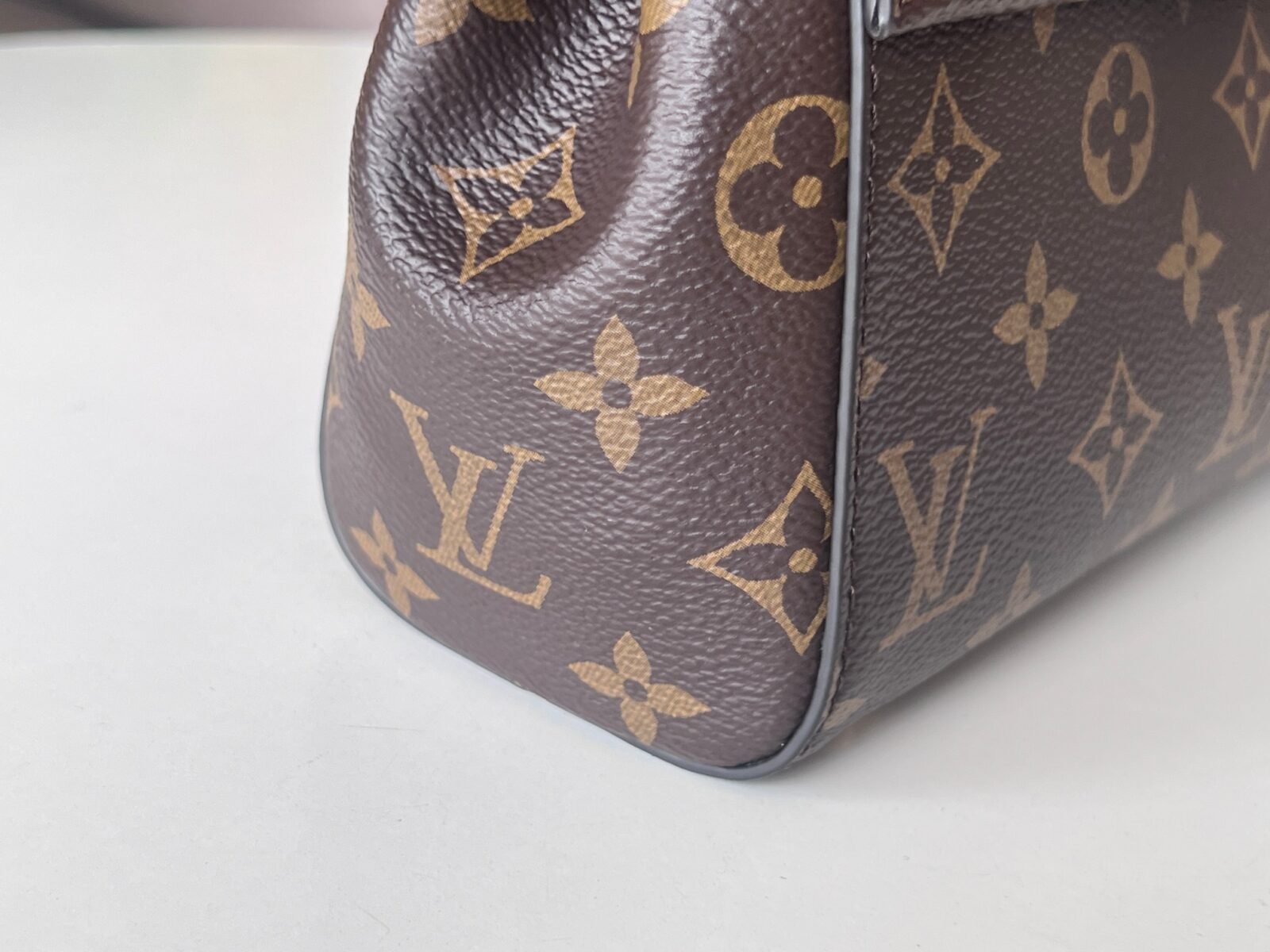Louis Vuitton Cluny Mini Monogram Handbag 20cm The Perfect Intersection of Structured Elegance and Modern Street Style 6