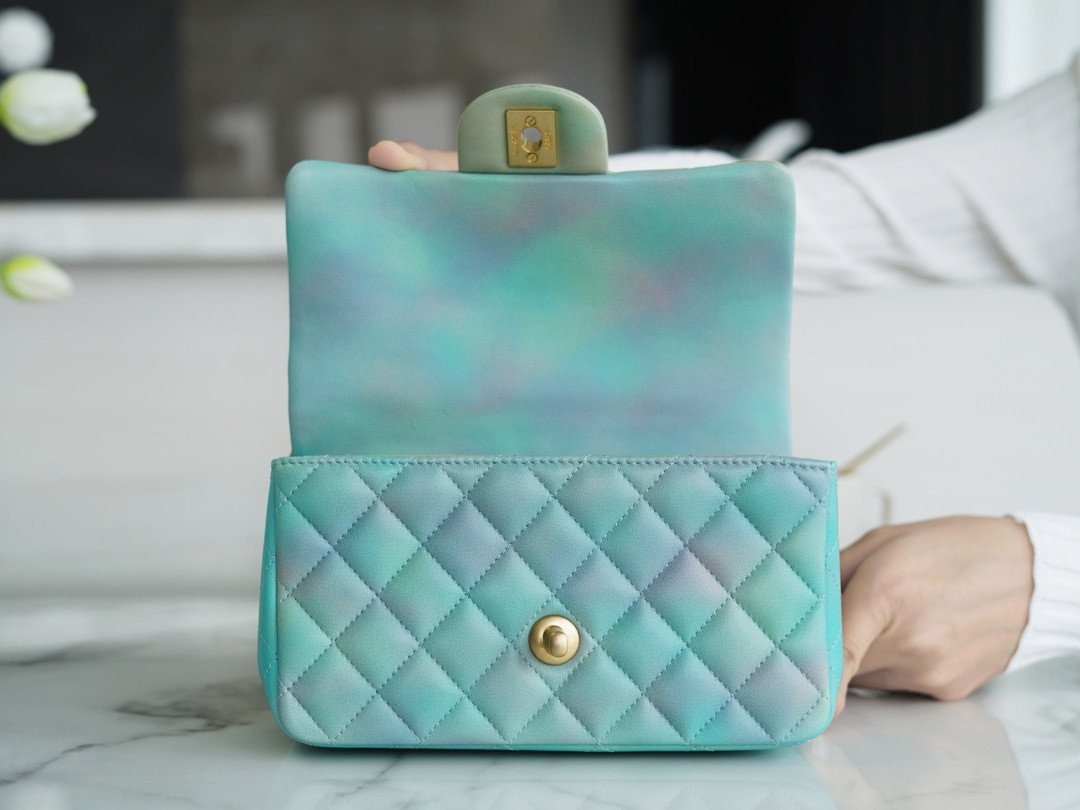 Chanel 22P “King of Bags” Iridescent Gradient Mini CF Top Handle Bag Summer Edition 20cm Shoulder Bag 7