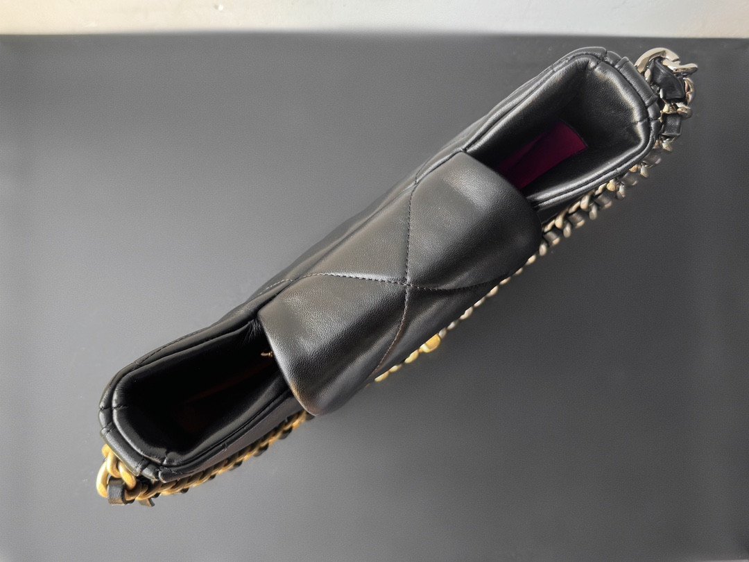Chanel 24C 19 Hobo Underarm Bag 29cm Black Maxi Quilted Lambskin Half-Moon Crescent Shoulder Bag 7