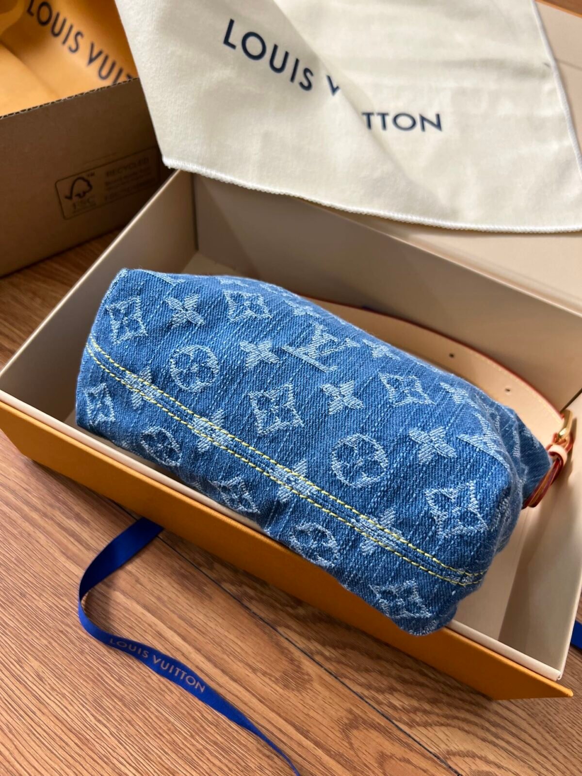 Louis Vuitton Hills Pochette in Monogram Denim Shoulder Bag 18.5cm A Contemporary Icon of Casual Luxury 7