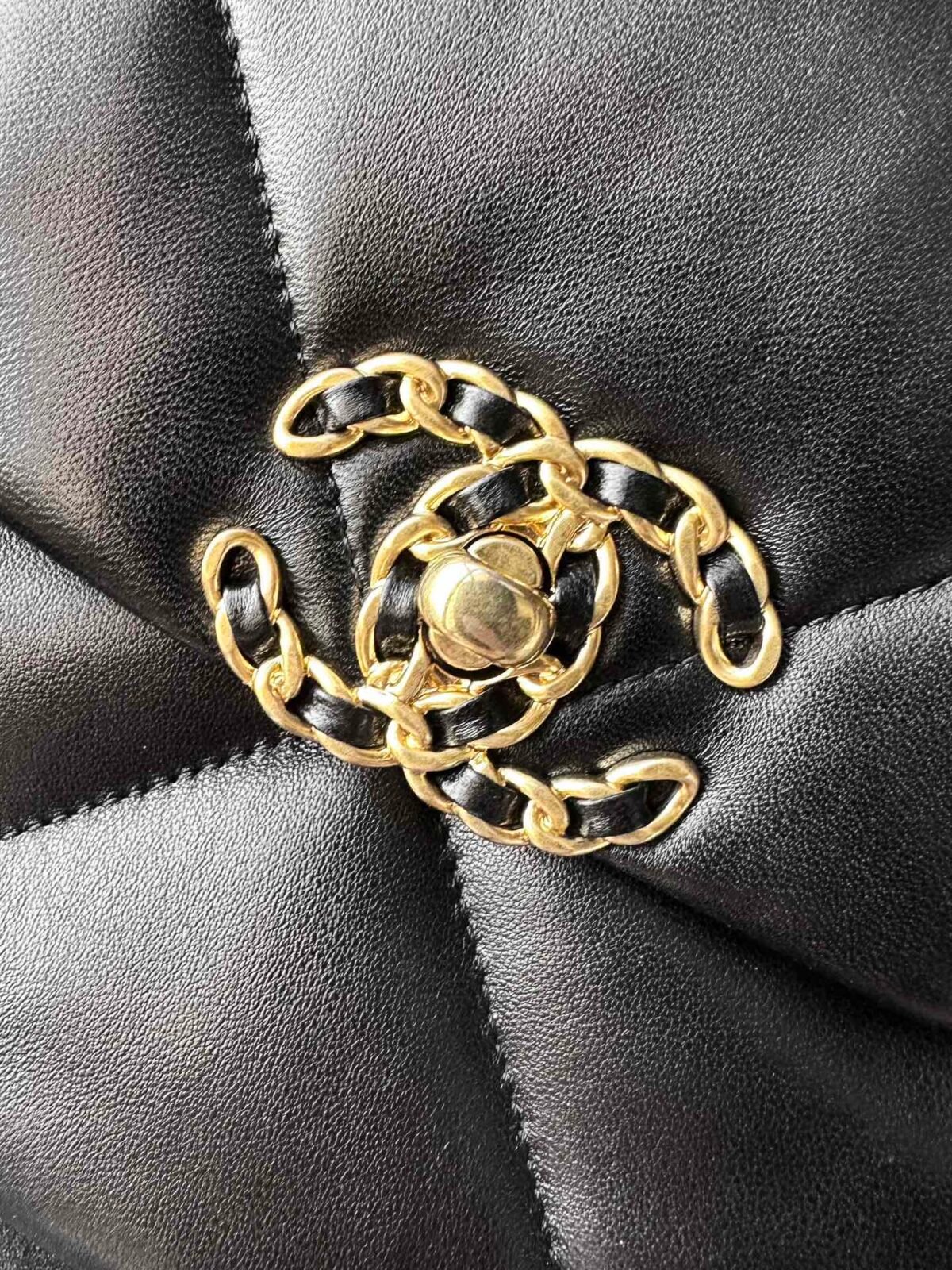Chanel 24C 19 Hobo Underarm Bag 29cm Black Maxi Quilted Lambskin Half-Moon Crescent Shoulder Bag 9