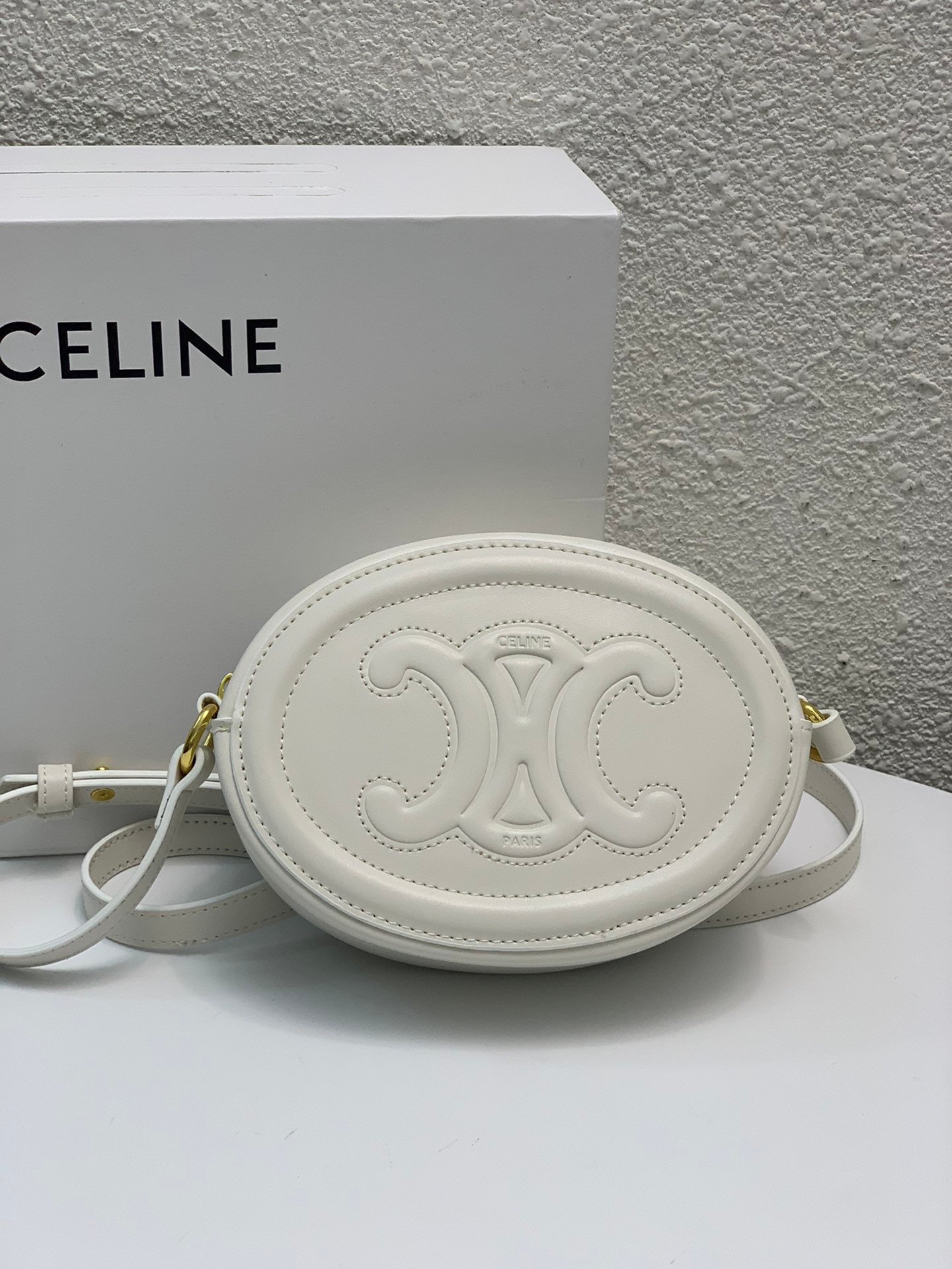 CELINE Cuir Triomphe Oval Purse 17.5cm Smooth Calfskin Mini Crossbody Shoulder Bag Mooncake Pig Nose Design 1