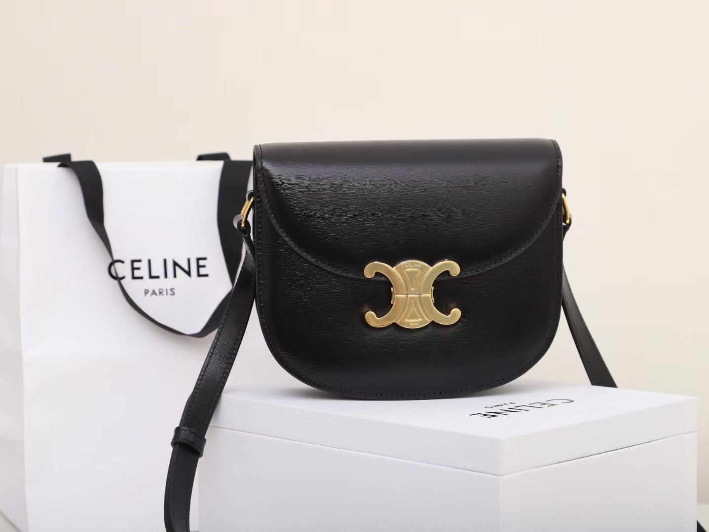 CELINE Teen Besace Triomphe Bag 18.5cm Shiny Calfskin Leather Crossbody Saddle Bag for Women 1