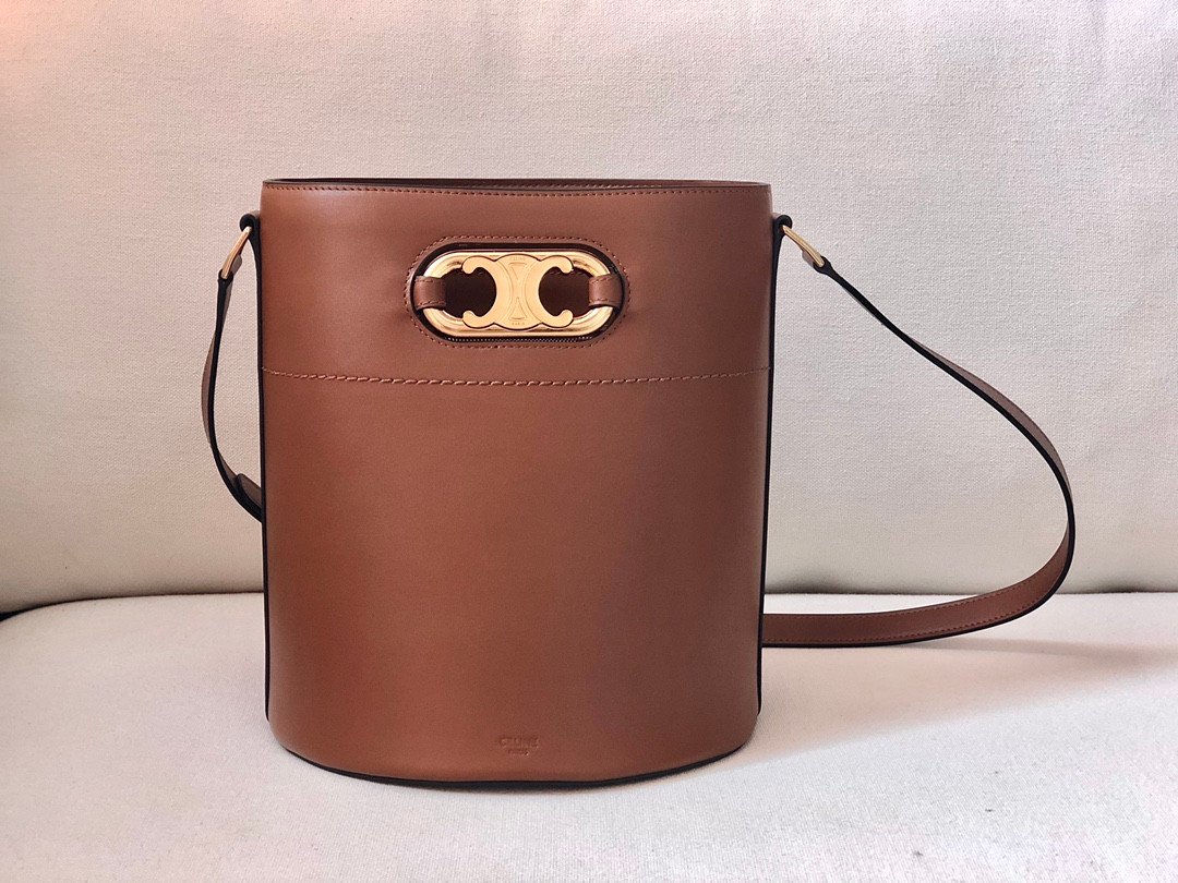 Luxury Celine Maillon Triomphe Tan Bucket Bag 25x29cm Pig Nose Gold Hardware Crossbody for Women 1