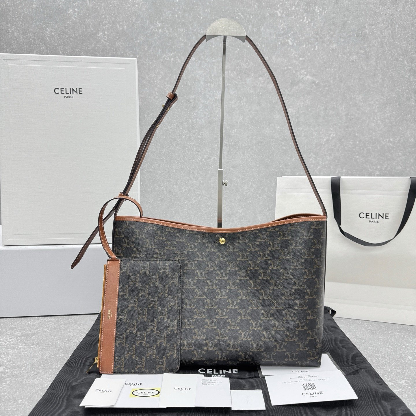 CELINE Soft Shopper Bag 33cm Triomphe Canvas Calfskin Large Tote 13-inch Laptop Chic French Shoulder Bag CELINE Soft Shopper Bag 33cm Triomphe Canvas Calfskin Large Tote 13-inch Laptop Chic French Shoulder Bag