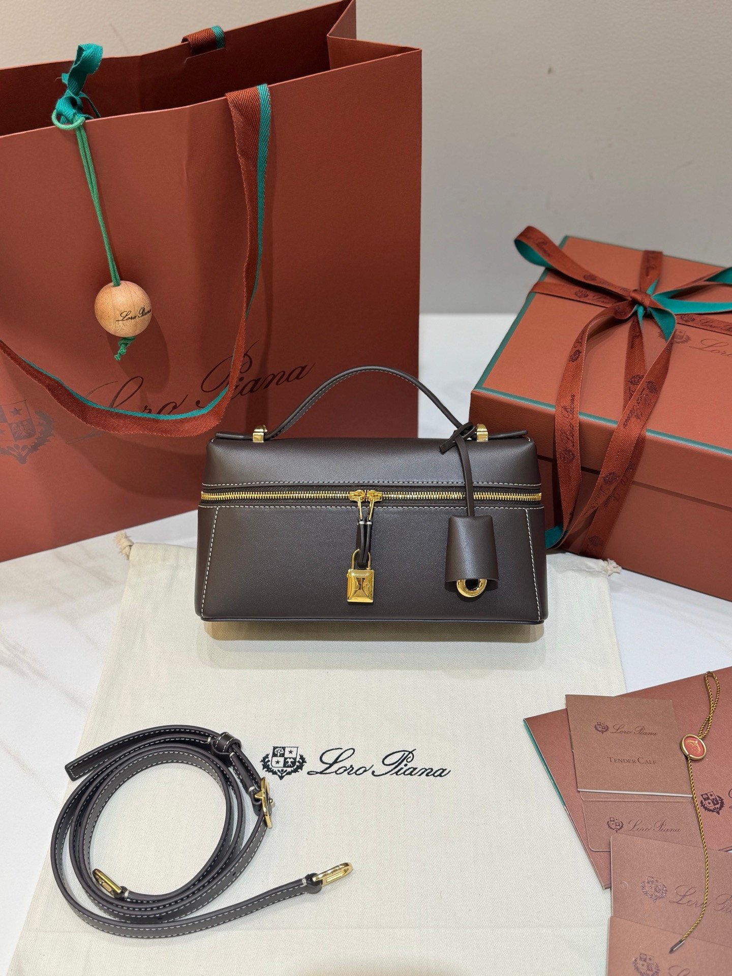 Loro Piana Extra Bag L23 Smooth Calfskin Top Handle Crossbody Bag 23cm for Women Aesthetic Vanity Case Handbag Loro Piana Extra Bag L23 Smooth Calfskin Top Handle Crossbody Bag 23cm for Women Aesthetic Vanity Case Handbag