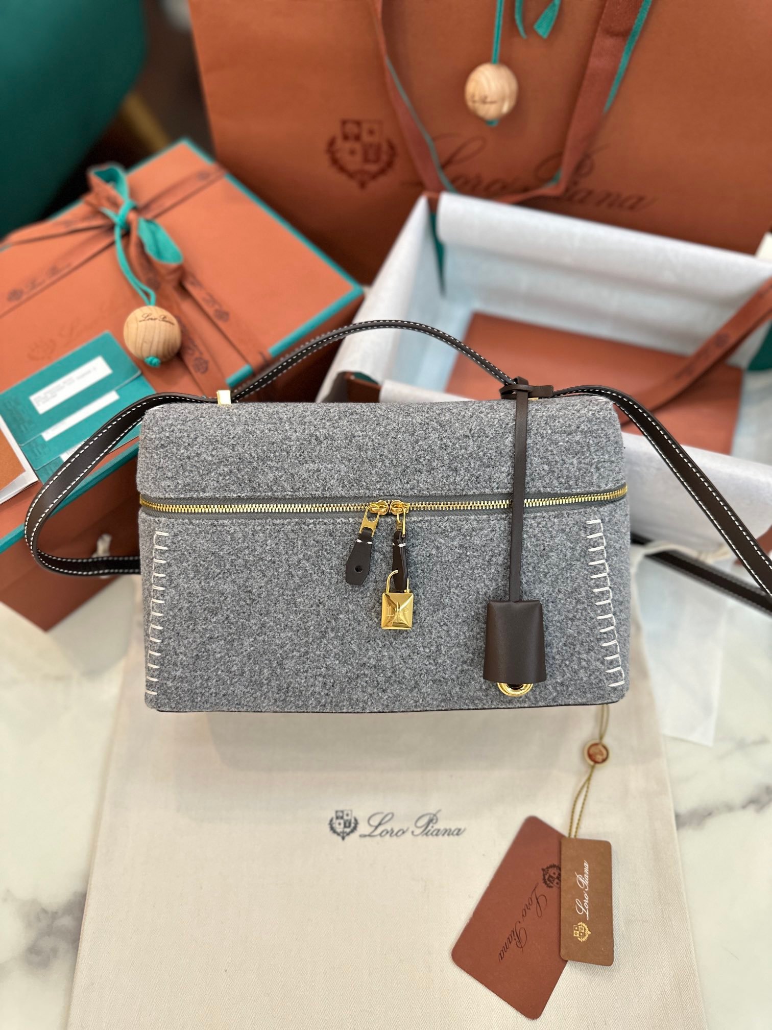 Exclusive Loro Piana L27 Vanity Case Cashmere & Imported Calfskin Structured Handbag Superior Craftsmanship Upgraded Edition Exclusive Loro Piana L27 Vanity Case Cashmere & Imported Calfskin Structured Handbag Superior Craftsmanship Upgraded Edition