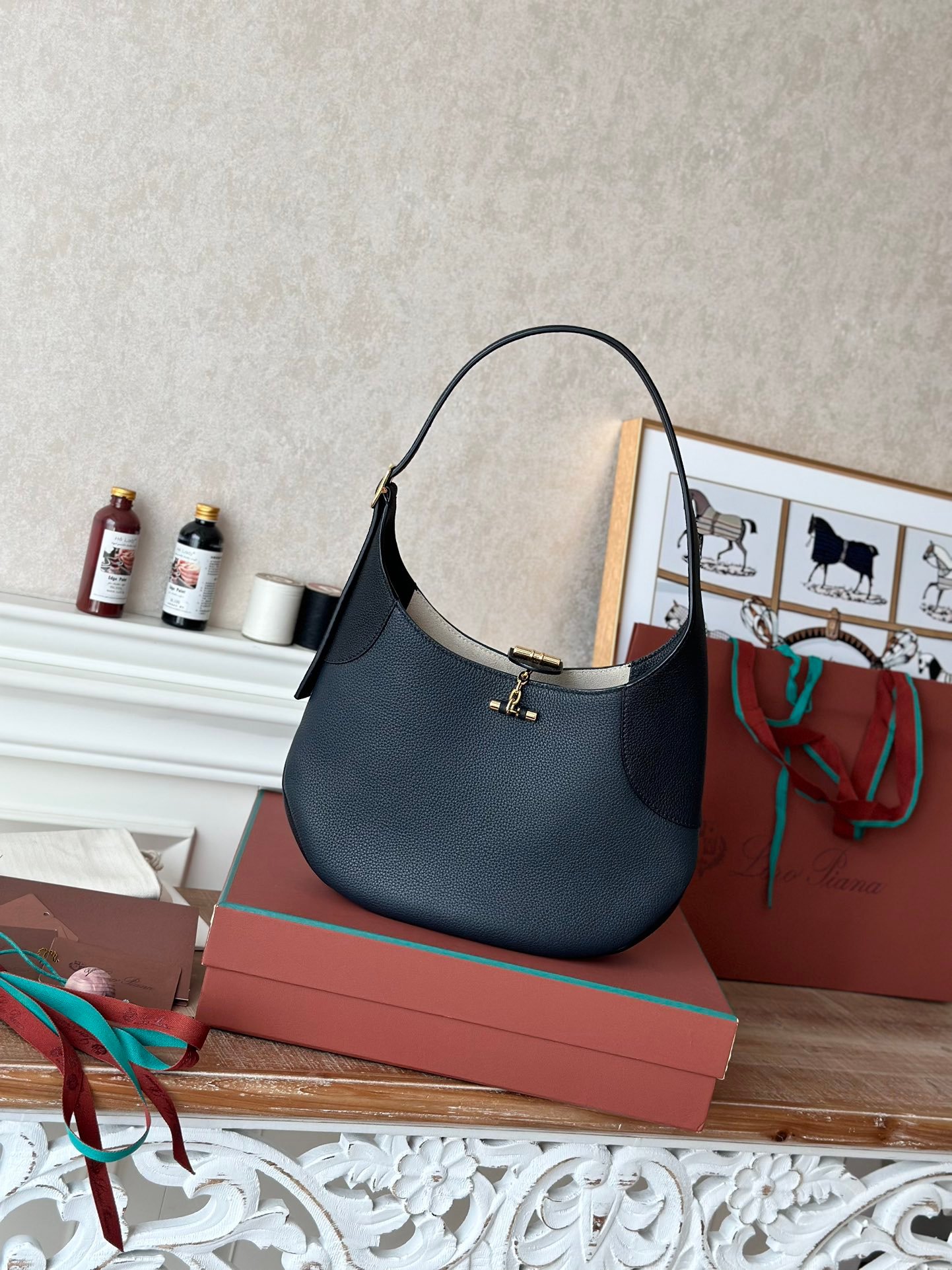 Loro Piana Bale Mini Bucket Bag Soft Natural Grained Calfskin Leather Top-Tier Quality Handbag 6 Elegant Colors Loro Piana Bale Mini Bucket Bag Soft Natural Grained Calfskin Leather Top-Tier Quality Handbag 6 Elegant Colors