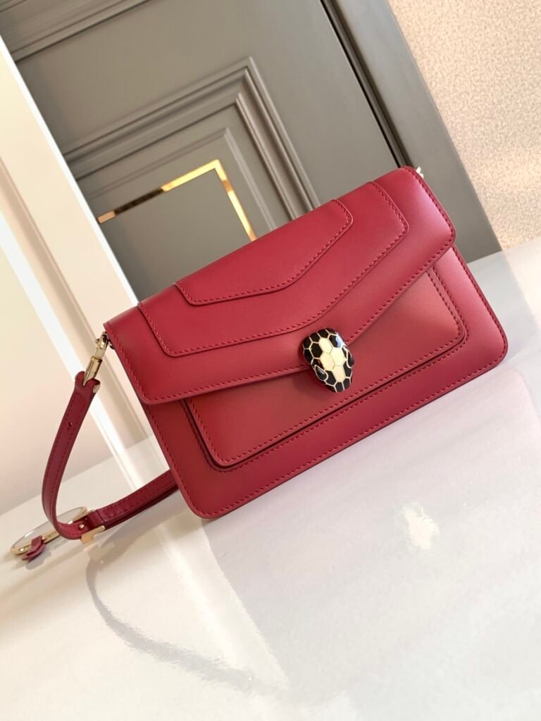 BVLGARI Serpenti Forever East-West Small Shoulder Bag 22cm Calf Leather Crossbody Bag with Snakehead Closure – Image 2 BVLGARI Serpenti Forever East-West Small Shoulder Bag 22cm Calf Leather Crossbody Bag with Snakehead Closure – Image 2