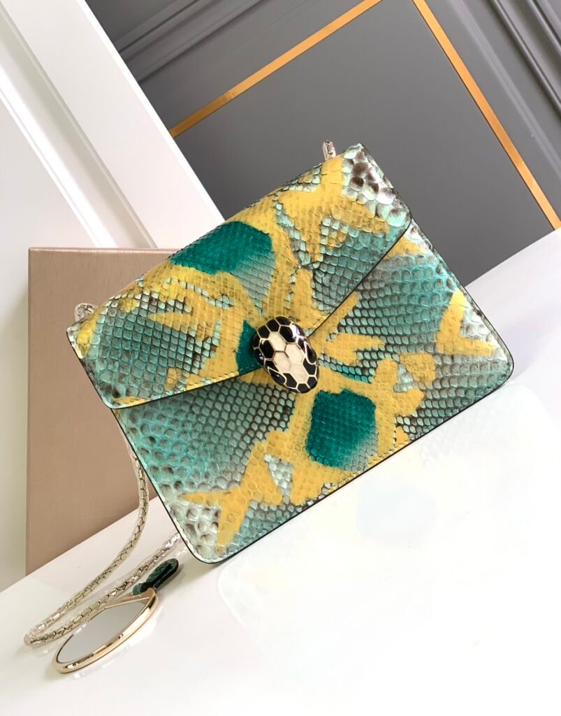 BVLGARI Serpenti Forever Shoulder Bag Emerald Green Gold-Trimmed Python Skin Crossbody Luxury Handbag – Image 2 BVLGARI Serpenti Forever Shoulder Bag Emerald Green Gold-Trimmed Python Skin Crossbody Luxury Handbag – Image 2