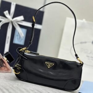 Prada Re-Edition 2002 Oil-Wax Leather Shoulder Bag 23.5cm Elegant  Underarm Hobo Bag with Gold-Tone Hardware
