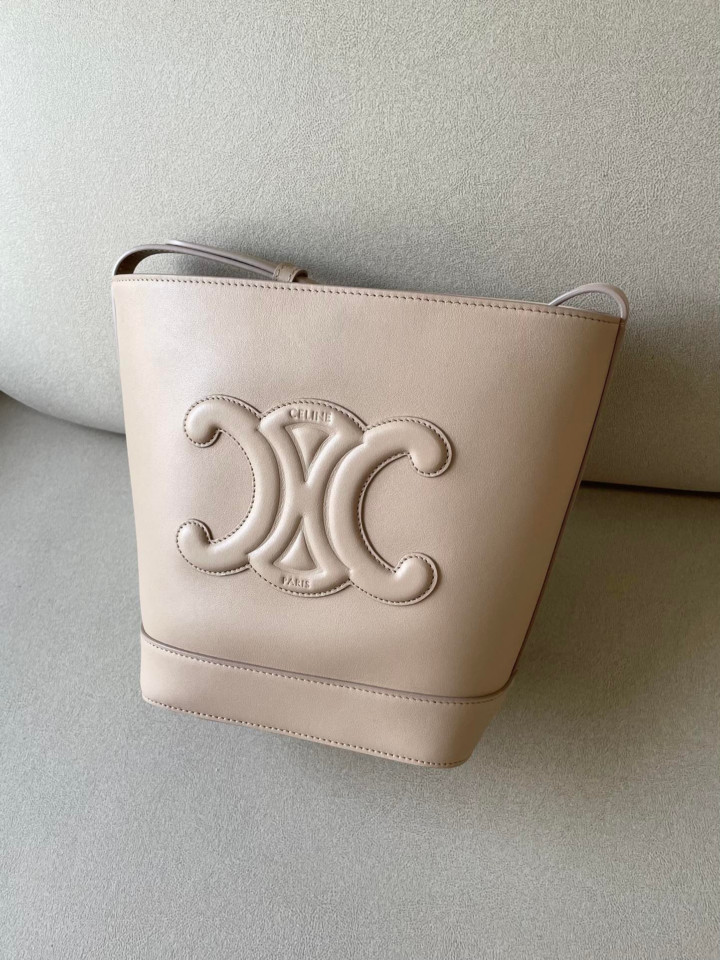 Celine Cuir Triomphe Small Bucket Bag 22x30cm Smooth Calfskin Leather Shoulder and Crossbody Handbag for Women 10
