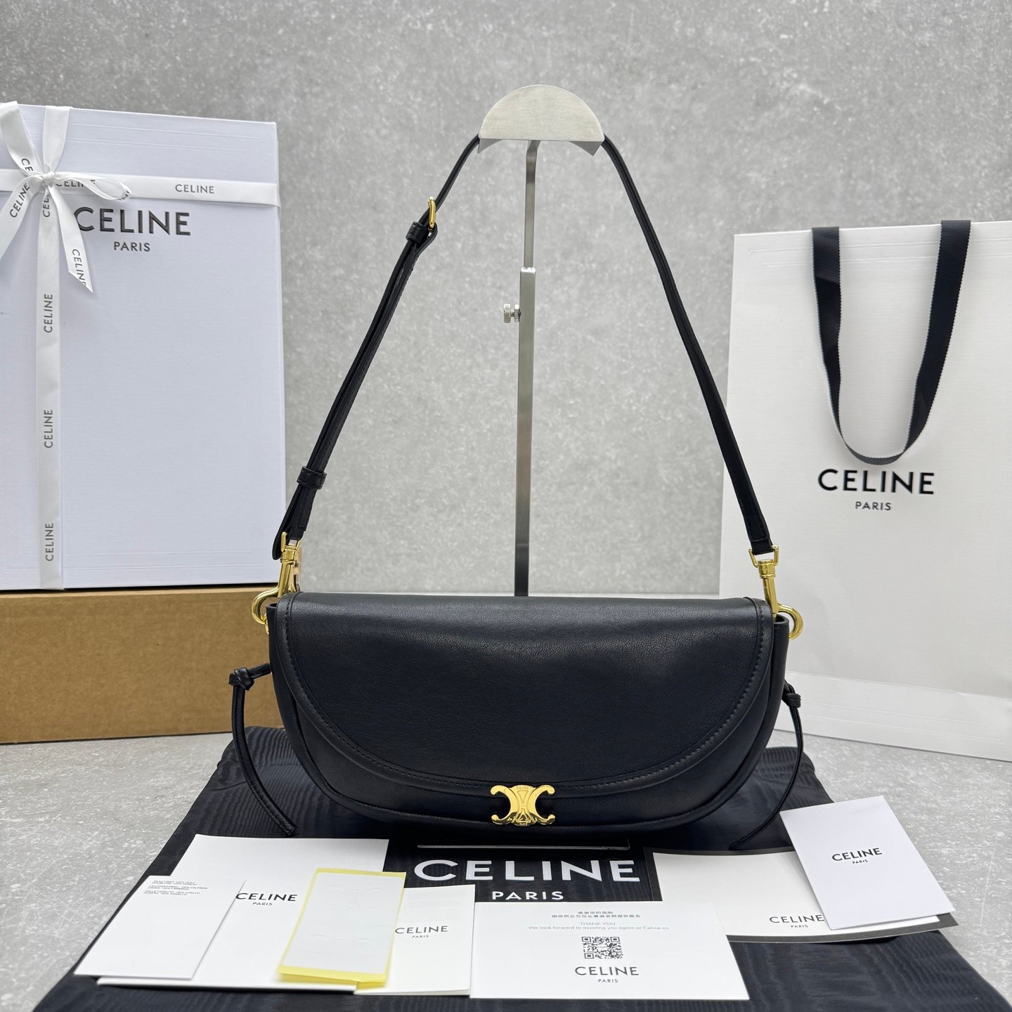 Celine Half-Moon Hobo Bag 25cm Triomphe Oil-Waxed Leather Underarm Bag with Gold Hardware