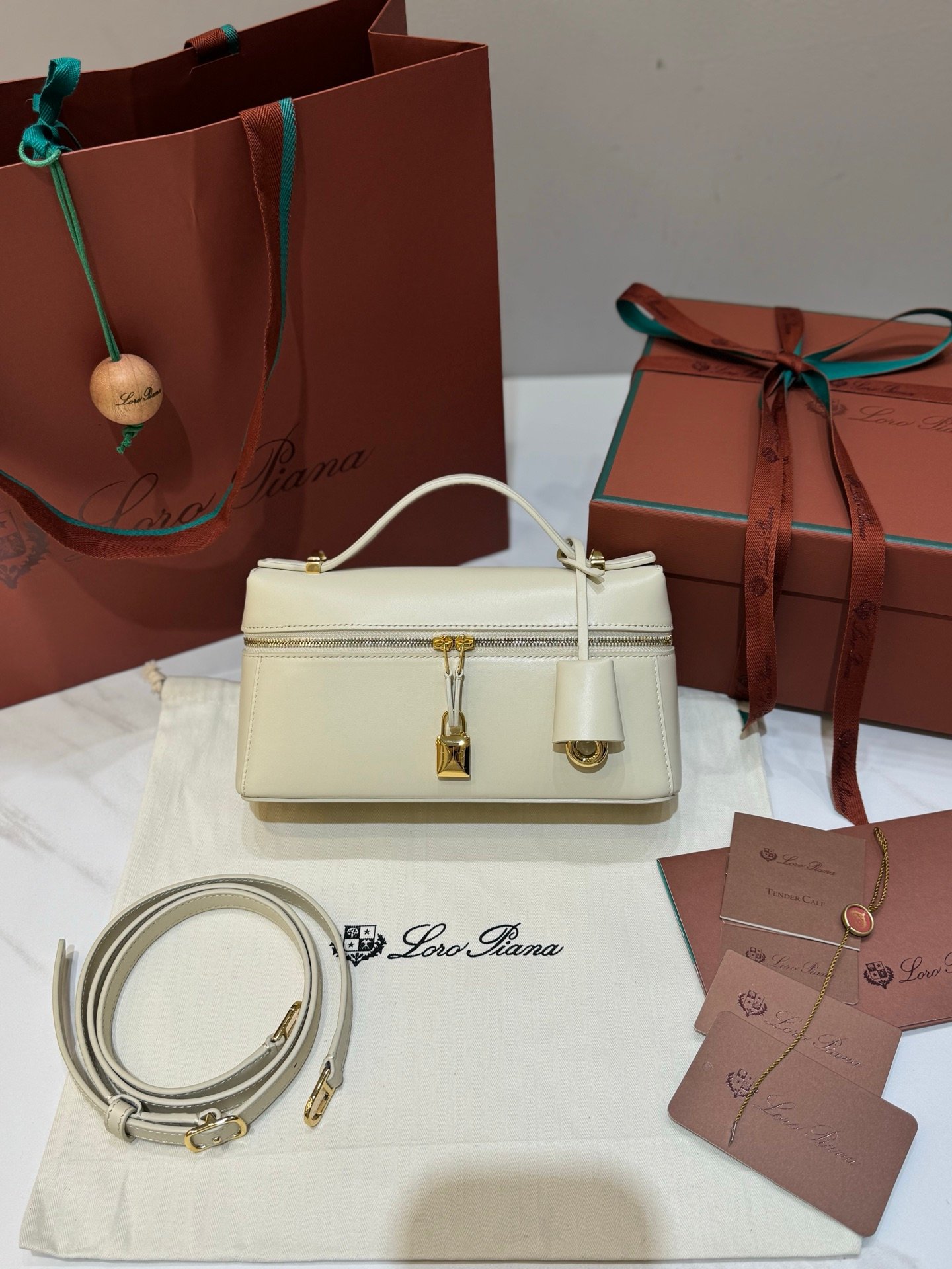 Loro Piana Extra Bag L23 Smooth Calfskin Top Handle Crossbody Bag 23cm for Women Aesthetic Vanity Case Handbag Loro Piana Extra Bag L23 Smooth Calfskin Top Handle Crossbody Bag 23cm for Women Aesthetic Vanity Case Handbag