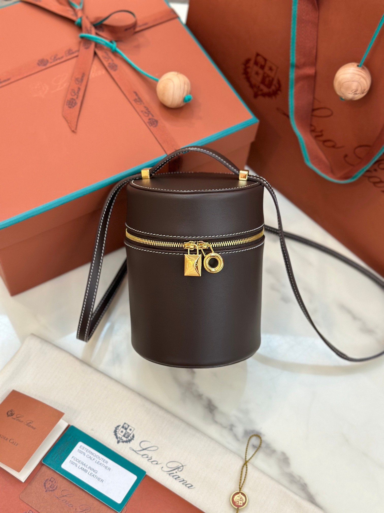 Loro Piana Extracase Bucket Bag 12x12x16cm Luxury Calfskin Handbag Designer Leather Vanity Case for Women Loro Piana Extracase Bucket Bag 12x12x16cm Luxury Calfskin Handbag Designer Leather Vanity Case for Women