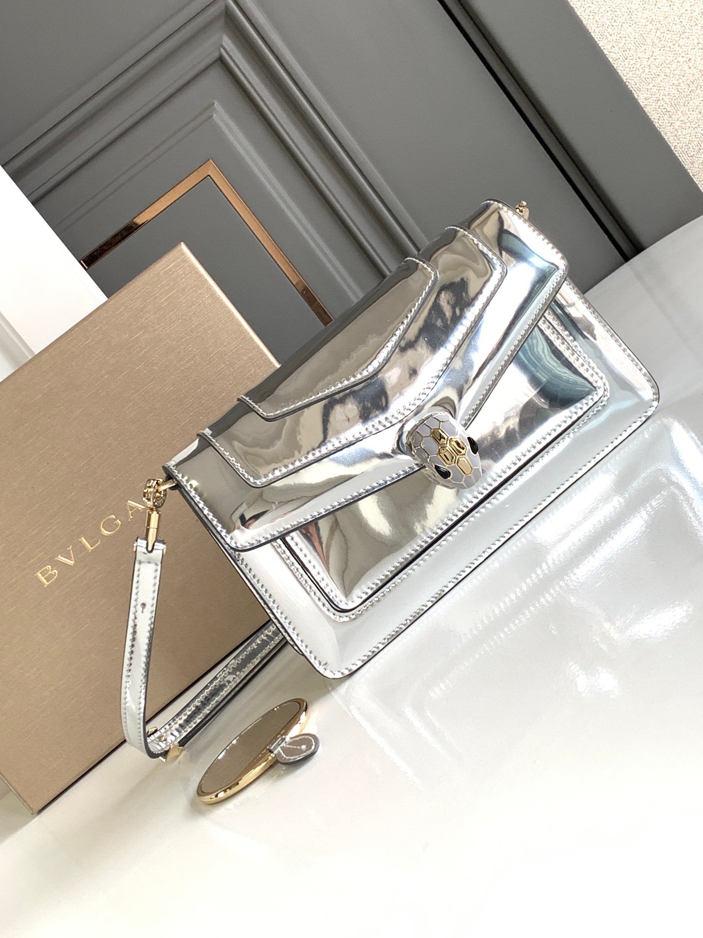 BVLGARI Serpenti Forever East-West Small Shoulder Bag 22cm Patent & Metallic Calf Leather Crossbody Handbag with Snakehead Closure BVLGARI Serpenti Forever East-West Small Shoulder Bag 22cm Patent & Metallic Calf Leather Crossbody Handbag with Snakehead Closure