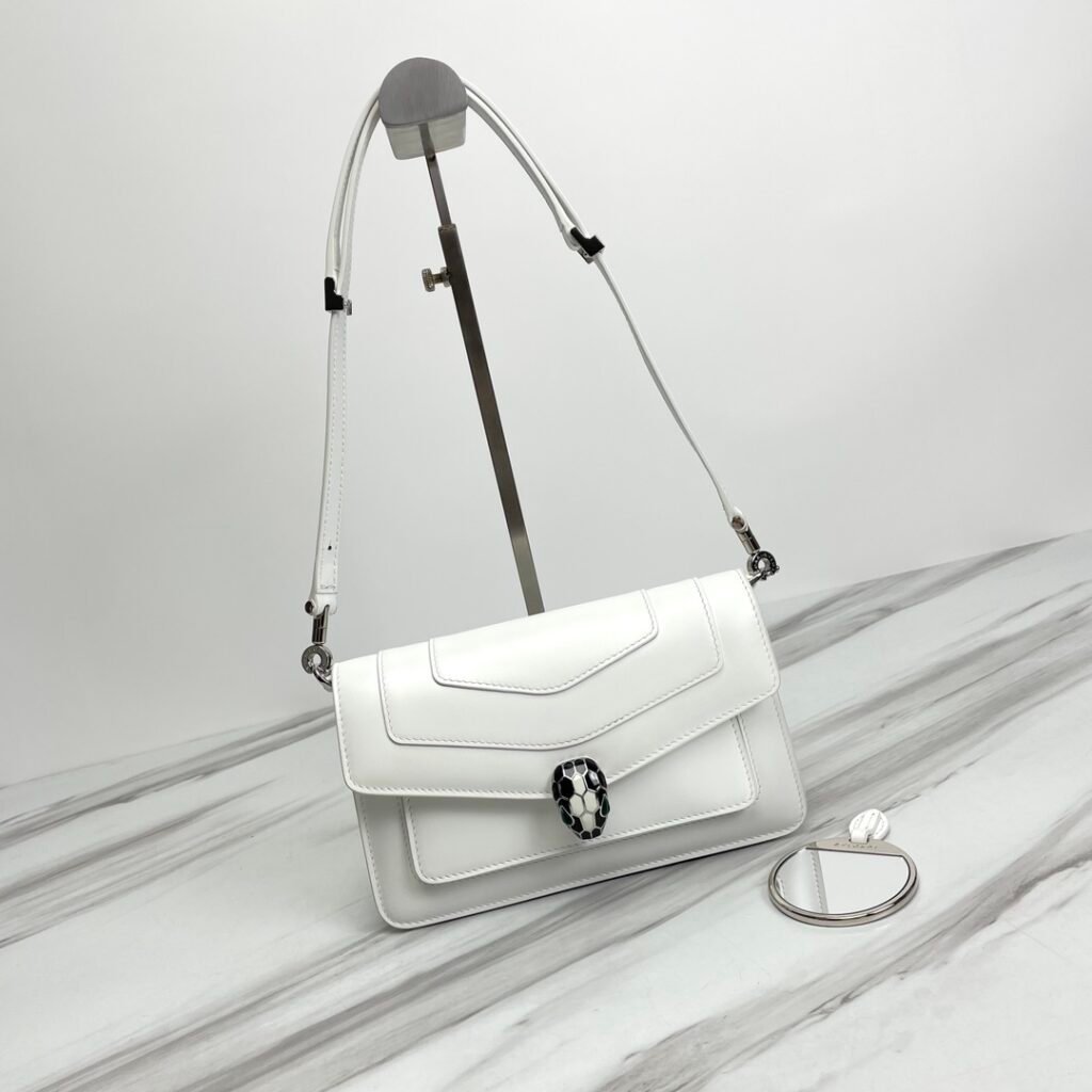 BVLGARI Serpenti Forever East-West Small Shoulder Bag 22cm Calf Leather Crossbody Bag with Snakehead Closure – Image 11 BVLGARI Serpenti Forever East-West Small Shoulder Bag 22cm Calf Leather Crossbody Bag with Snakehead Closure – Image 11