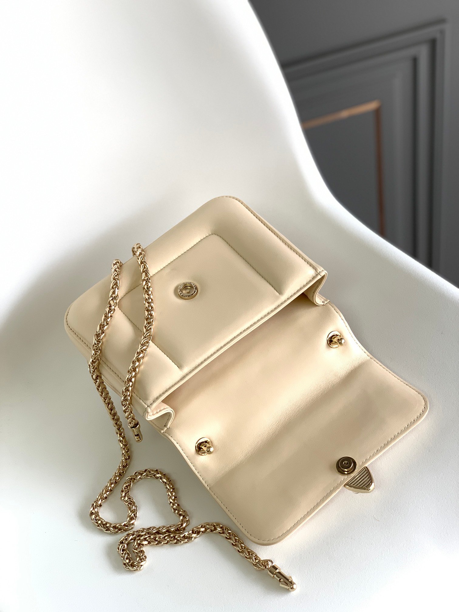 BVLGARI x Mary Katrantzou Serpenti Metamorphosis Bag 19cm Limited Edition Quilted Lambskin Crossbody Handbag BVLGARI x Mary Katrantzou Serpenti Metamorphosis Bag 19cm Limited Edition Quilted Lambskin Crossbody Handbag