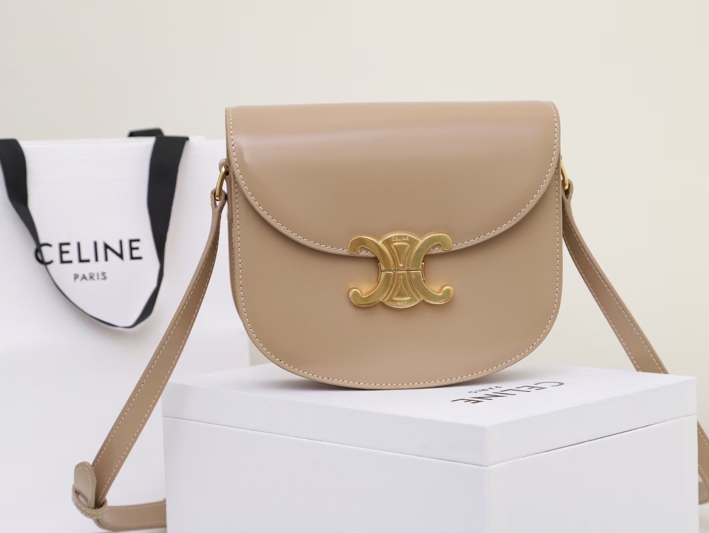 CELINE Teen Besace Triomphe Bag 18.5cm Shiny Calfskin Leather Crossbody Saddle Bag for Women 10